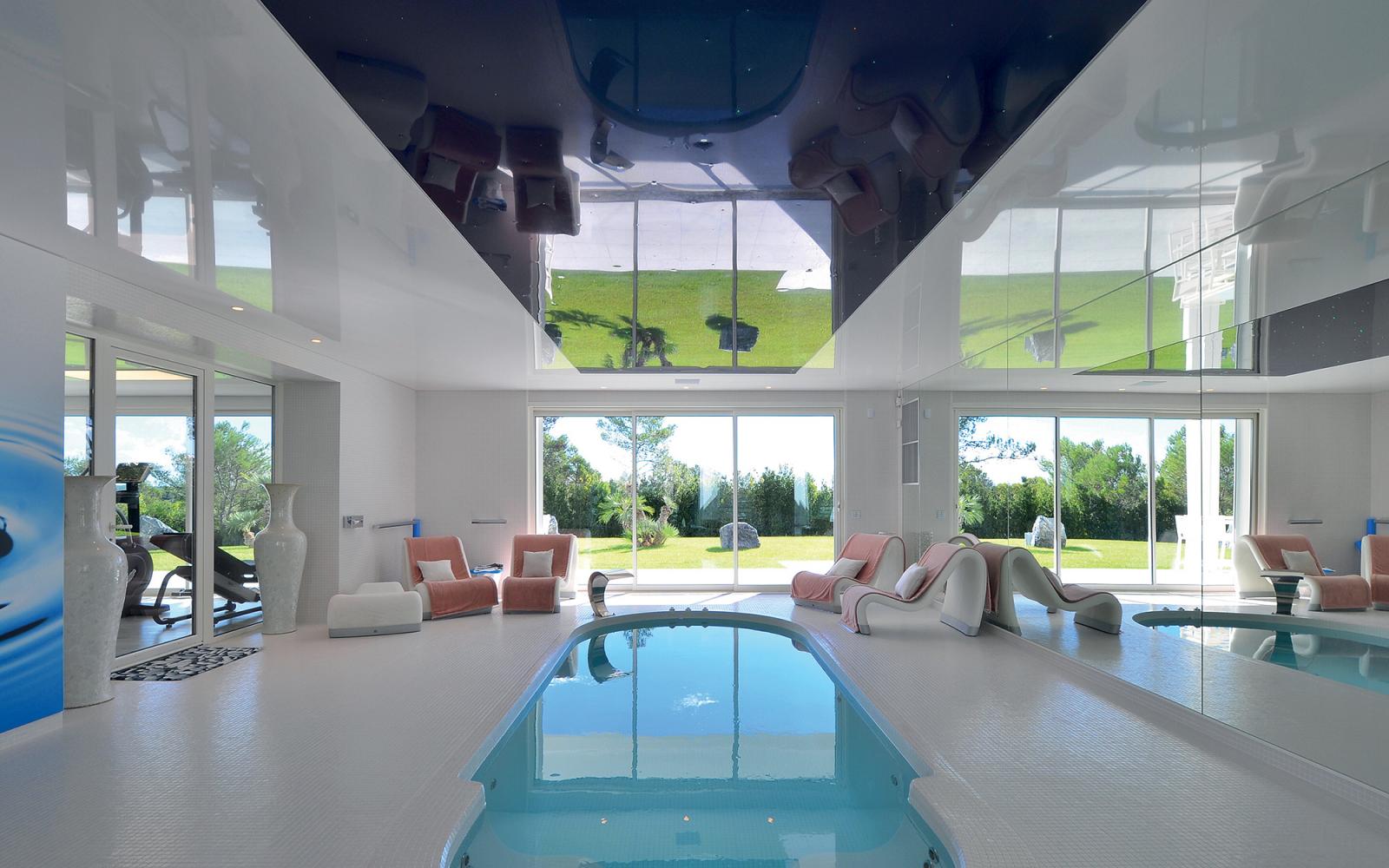 Plafond pour salle avec piscine